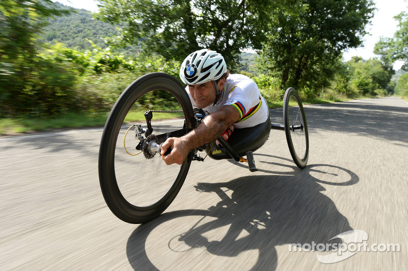 Alex Zanardi se prepara para competir no triatlo de longa distância, que acontecerá em outubro, no Havaí