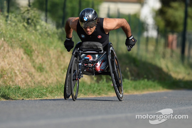 Alex Zanardi Hawaii uzun mesafe triatlonuna hazırlanıyor