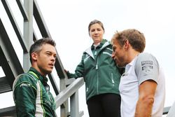 (I a D): Andre Lotterer, Caterham F1 Team, con Jenson Button, McLaren