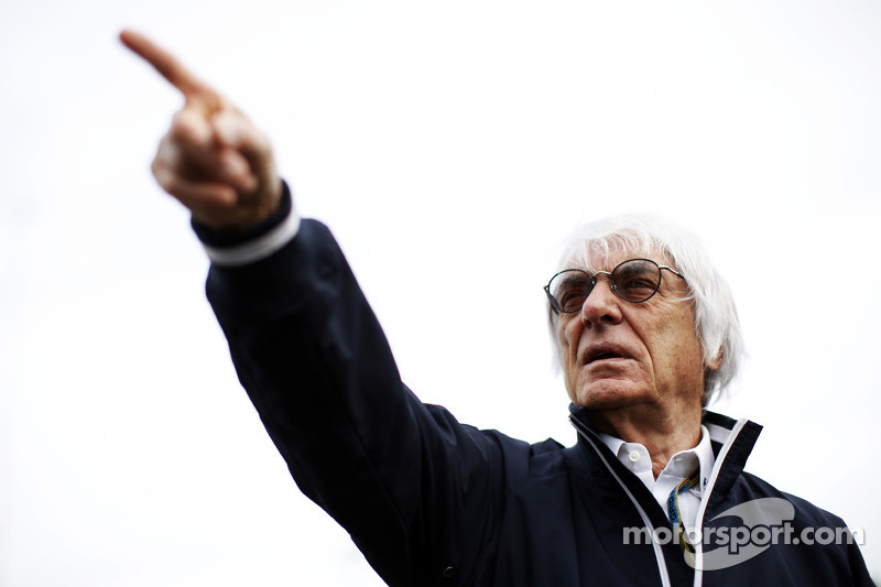 "Hitler podría llevar a muchas personas y fue capaz de hacer las cosas." (En el original en Inglés: "Hitler consiguió hacer las cosas", por esta declaración Ecclestone se disculpó públicamente después).