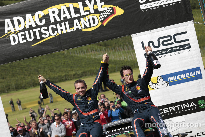 Vincitori Thierry Neuville e Nicolas Gilsoul, Hyundai i20 WRC, Hyundai Motorsport