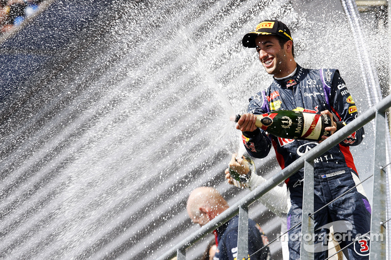 Vainqueur: Daniel Ricciardo, Red Bull Racing heureux sur le podium