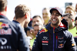 Race winner Daniel Ricciardo, Red Bull Racing celebrates with the team