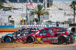 Start: #43 Hoonigan Racing Division Ford Fiesta ST: Ken Block and #07 SH Racing Rallycross Ford Fiesta ST: Nelson Piquet Jr. battle