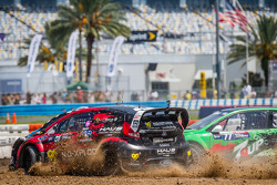Start: #43 Hoonigan Racing Division Ford Fiesta ST: Ken Block, #07 SH Racing Rallycross Ford Fiesta ST: Nelson Piquet Jr., #77 Volkswagen Andretti Rallycross Volkswagen Polo: Scott Speed