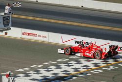 Scott Dixon, Target Chip Ganassi Racing Chevrolet takes the win