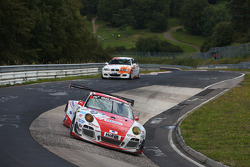 #30 Frikadelli Racing Team Porsche 911 GT3 R: Klaus Abbelen, Sabine Schmitz, Patrick Huisman, Frank Stippler