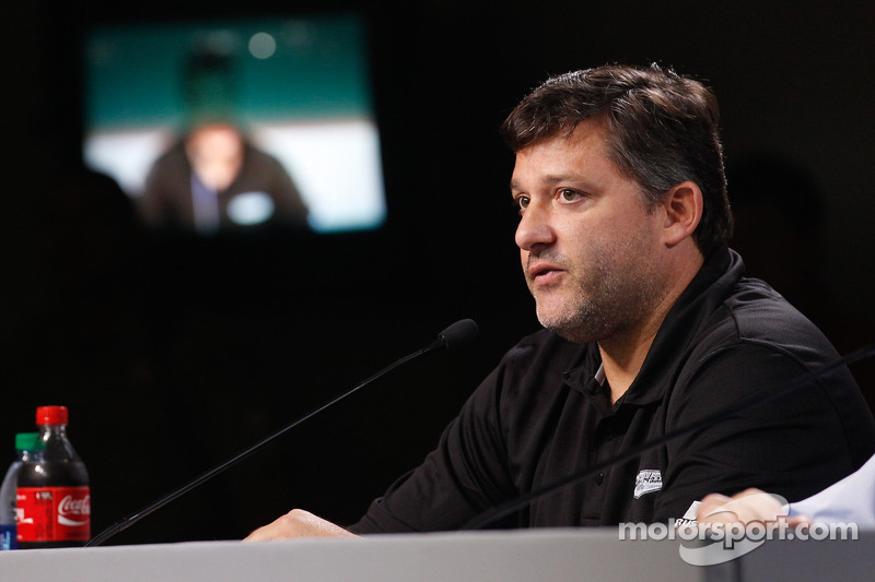 Tony Stewart in der Pressekonferenz bei seinem Comeback