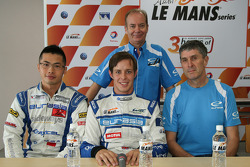Polesitters Jun Jin Pu, John Hartshorne, Richard Bradley