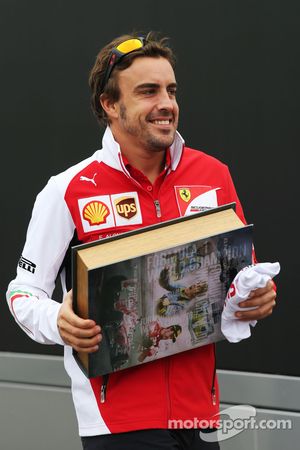 Fernando Alonso, Ferrari with a large book