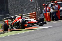 Max Chilton, Marussia F1 Team MR03 jumps the chicane