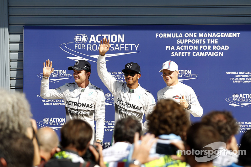 Calificación de los  tres primeros en el parque cerrado, Mercedes AMG F1, segundo; Lewis Hamilton, d