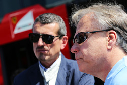 Guenther Steiner, Haas F1 Team Principal and Joe Custer, Stewart Haas Racing Vice President