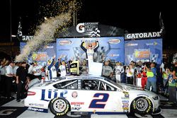 Race winner Brad Keselowski, Team Penske Ford