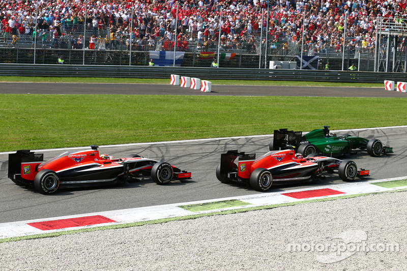 Kamui Kobayashi, Caterham CT05 ve Max Chilton, Marussia F1 Takımı MR03 ve Jules Bianchi, Marussia F1