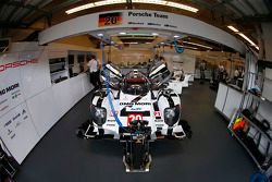 #20 Porsche Team Porsche 919 Hybrid: Mark Webber, Brendon Hartley, Timo Bernhard