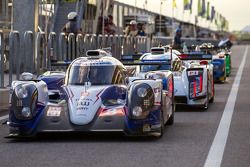 LMP1 cars line-up to resume qualifying following a red flag