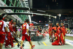 Kimi Raikkonen, Ferrari F14-T practies a pit stop