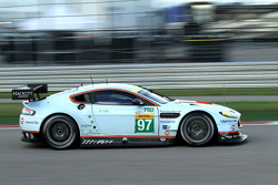 #97 Aston Martin Vantage V8: Darren Turner, Stefan Mücke