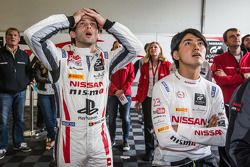 Miguel Spark e Katsumasa Chiyo; Wolfgang Reip roda para fora da pista