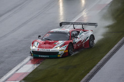 #51 AF Corse Ferrari 458 Italia: Filipe Barreiros, Peter Mann, Francisco Guedes spins out of control