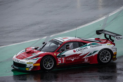 #51 AF Corse Ferrari 458 Italia: Filipe Barreiros, Peter Mann, Francisco Guedes spins out of control