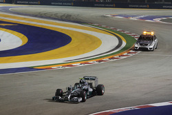Nico Rosberg, Mercedes AMG F1 W05 leaves the pit lane at the start of the race