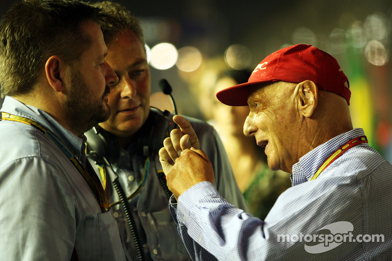 Paul Hembery, Pirelli Motorsport Director Mario Isola, Manager de carreras de Pirelli y Niki Lauda, 