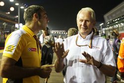 Cyril Abiteboul, Renault Sport F1 Managing Director with Dr Helmut Marko, Red Bull Motorsport Consultant on the grid