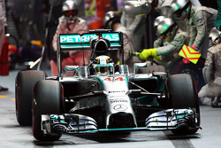 Lewis Hamilton, Mercedes AMG F1 W05 makes a pit stop
