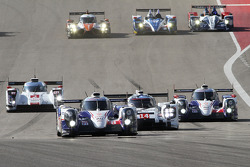 Start: #8 Toyota Racing Toyota TS040-Hybrid: Anthony Davidson, Nicolas Lapierre, Sebastien Buemi leads