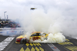 Race winner Joey Logano, Team Penske Ford