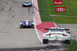 #91 Porsche Team Manthey Porsche 911 RSR: Jörg Bergmeister, Richard Lietz, Nick Tandy