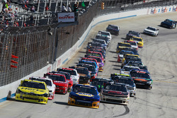 Start: Joey Logano leads