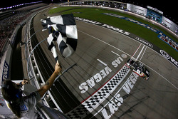 Erik Jones takes the win