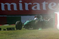 Kamui Kobayashi, Caterham CT05 loses control and crashes in the second practice session