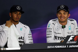 (L to R): Lewis Hamilton, Mercedes AMG F1 and team mate Nico Rosberg, Mercedes AMG F1 in the FIA Press Conference