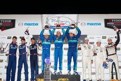 Podium GTLM : Wolf Henzler, Bryan Sellers, Marco Holzer, Patrick Long, Michael Christensen, Earl Bam