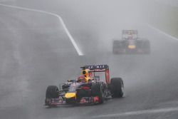 Sebastian Vettel, Red Bull Racing RB10, leidt teamgenoot Daniel Ricciardo, Red Bull Racing RB10