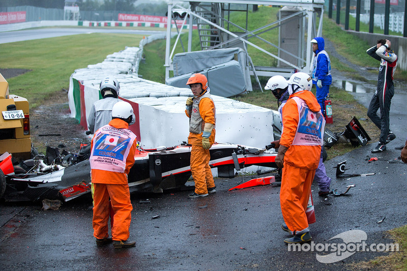 Adrian Sutil, Sauber F1 Team, am Unfallort von Jules Bianchi, Marussia F1 Team