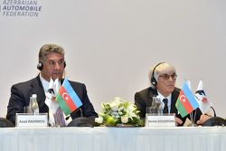 Azad Rahimov, Azerbaijan Azerbaiyán Ministro de juventud y deportey  Bernie Ecclestone, CEO de Fórmu