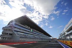 The start / finish straight