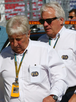 (Da sinistra a destra): Herbie Blash, Delegato FIA e Charlie Whiting, Delegato FIA