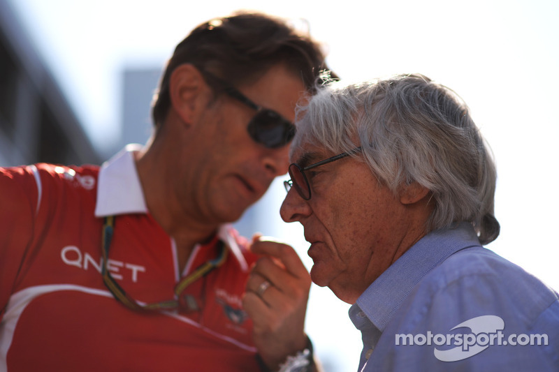 (Esquerda para direita): Graeme Lowdon, chefe executivo da Marussia, com Bernie Ecclestone