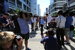 Bernie Ecclestone dans le paddock