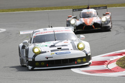 #92 Porsche Team Manthey Porsche 911 RSR: Patrick Pilet, Frederic Makowiecki