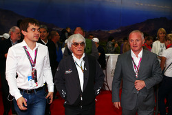 Sergey Vorobyev avec Bernie Ecclestone et Alexander Saurin (GP de Russie)