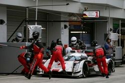 #1 Audi Sport Team Joest Audi R18 e-tron quattro: Lucas di Grassi, Loic Duval, Tom Kristensen