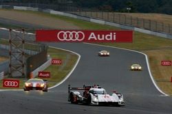 #2 Audi Sport Team Joest Audi R18 e-tron quattro: Marcel Fässler, Andre Lotterer, Benoit Tréluyer