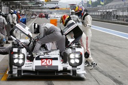 #20 Porsche Team Porsche 919 Hybrid: Mark Webber, Brendon Hartley, Timo Bernhard
